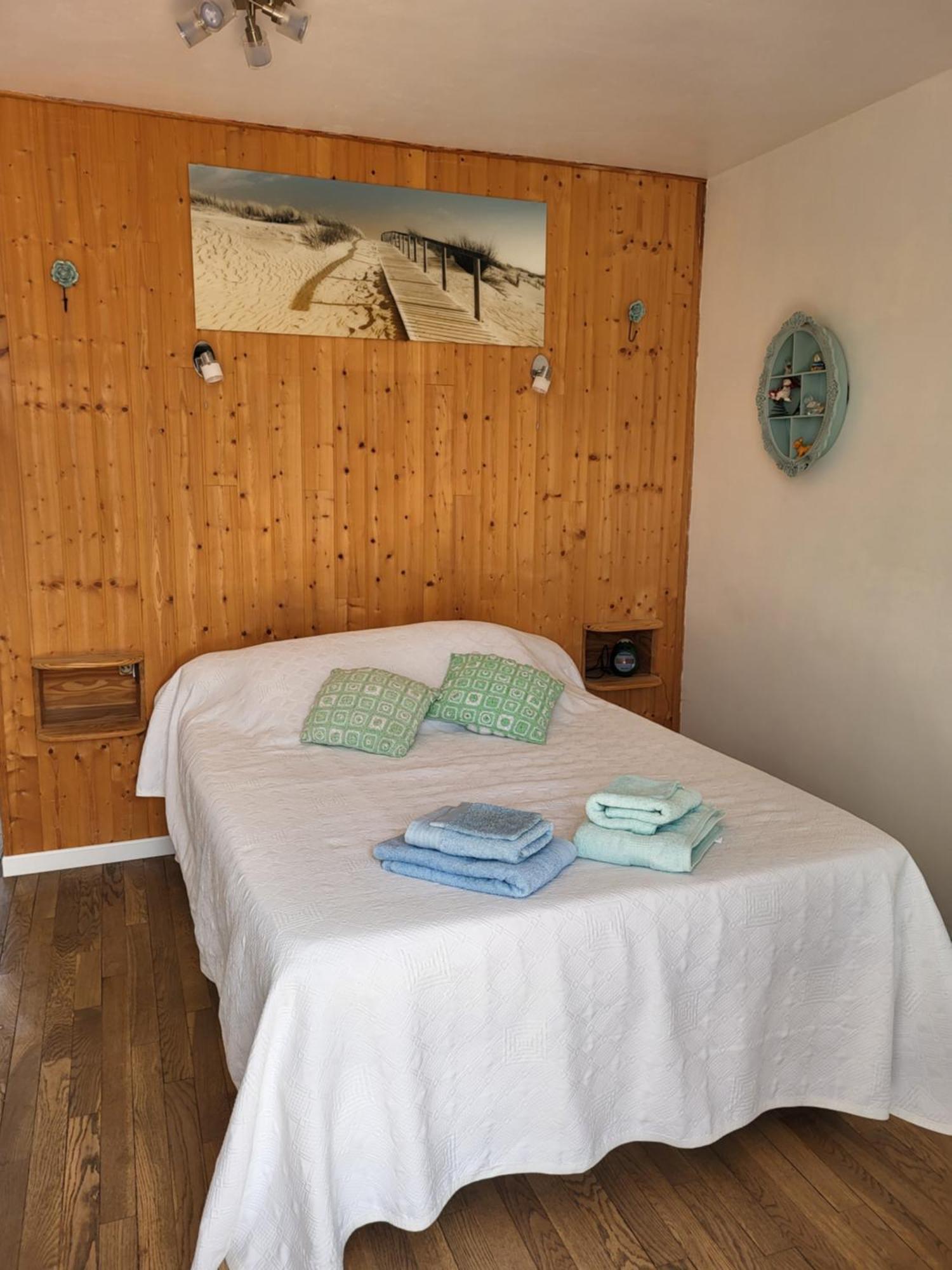 Chambre D'Hotes Le Chat Botte Espédaillac Exterior foto